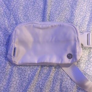 Lululemon everywhere belt bag
